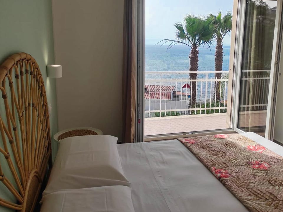 Bedroom, Sea view