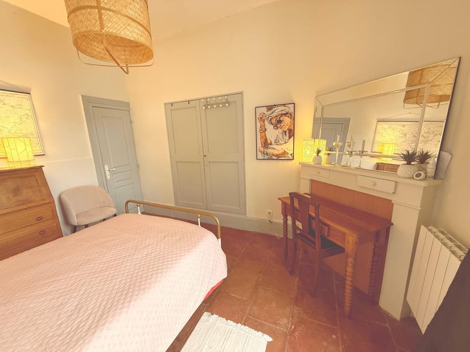 Séjour cosy avec piscine privée et vue panoramique Apartment in Occitanie