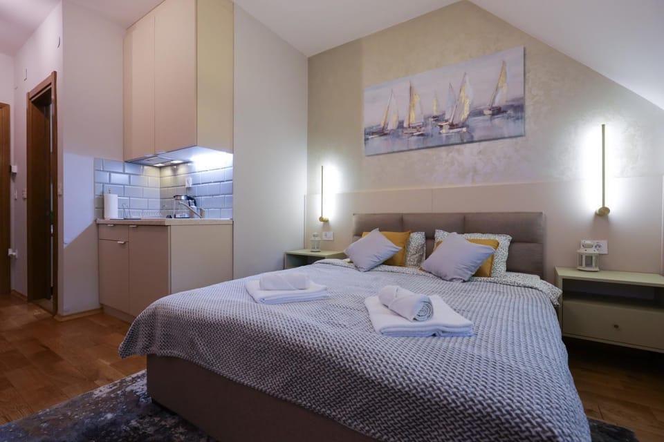 Bed, Kitchen or kitchenette