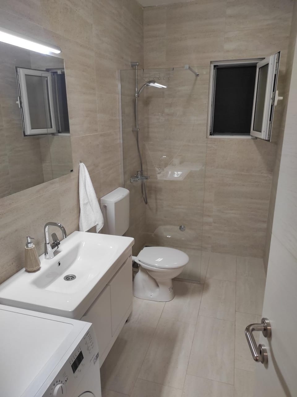 White Apartment Apartment in Kotor Municipality