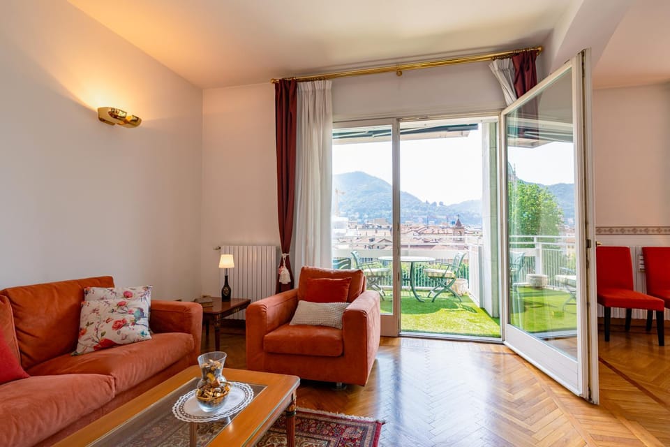 Como city view apartment Apartment in Como