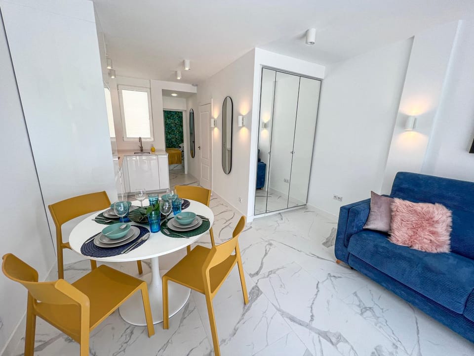 Living room, Seating area, Dining area
