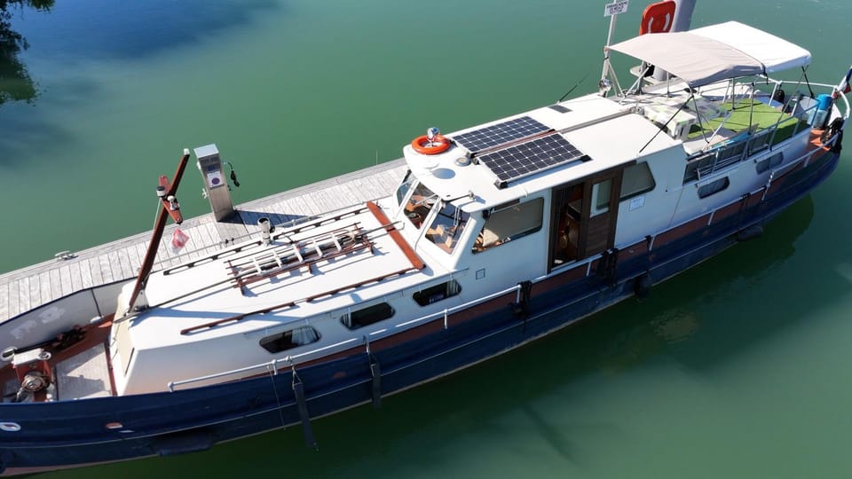 Spicy - Séjour insolite sur la Marne Docked boat in Île-de-France