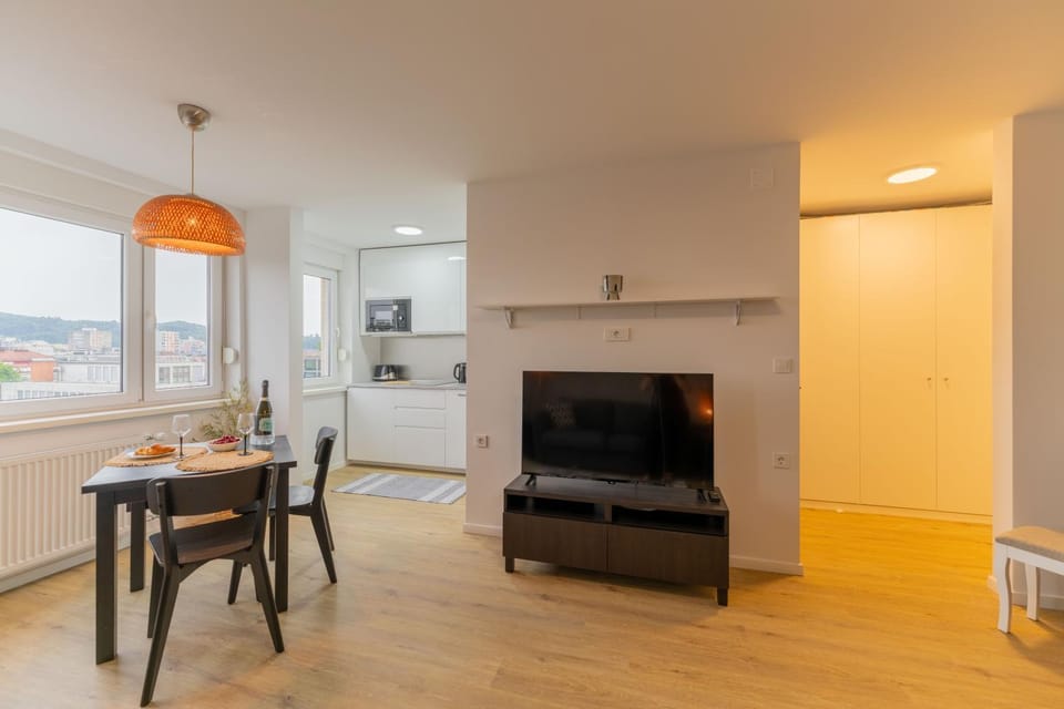 TV and multimedia, Dining area