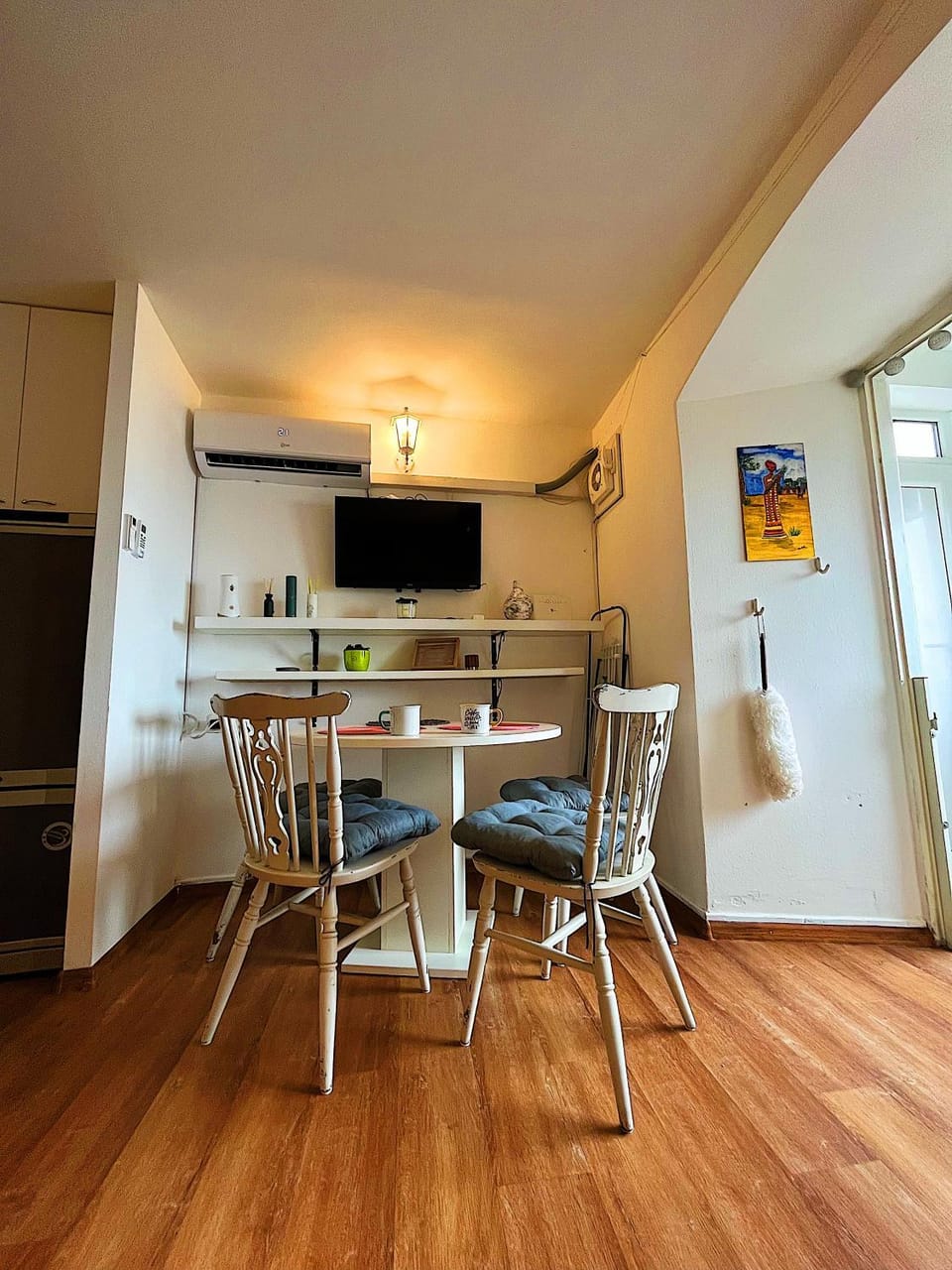 TV and multimedia, Seating area, Dining area, air conditioner