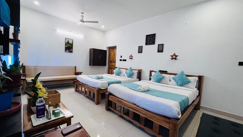 Communal lounge/ TV room, Bed, TV and multimedia, Photo of the whole room, Evening entertainment, Bedroom, fireplace, towels, air conditioner