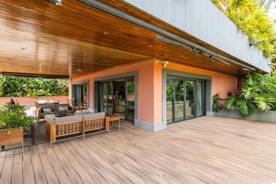 Property building, Patio, Day, Garden, View (from property/room), Balcony/Terrace, Balcony/Terrace, Seating area, Garden view, Family