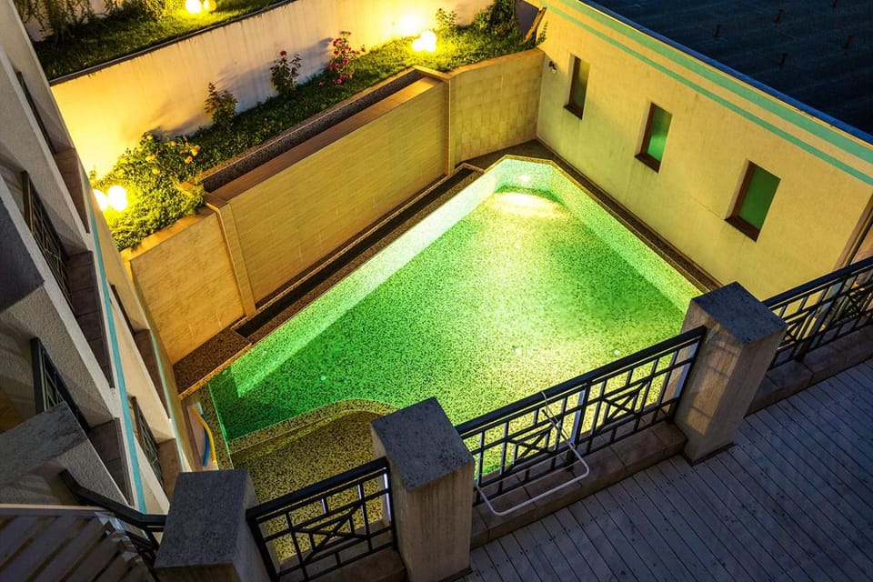 Swimming pool, Swimming pool