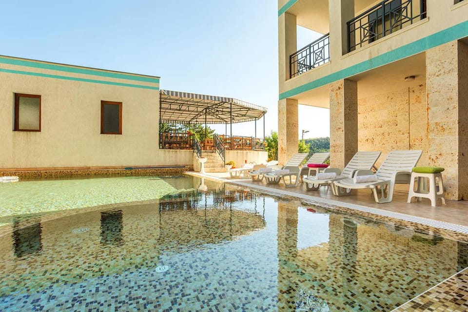 Swimming pool, Swimming pool