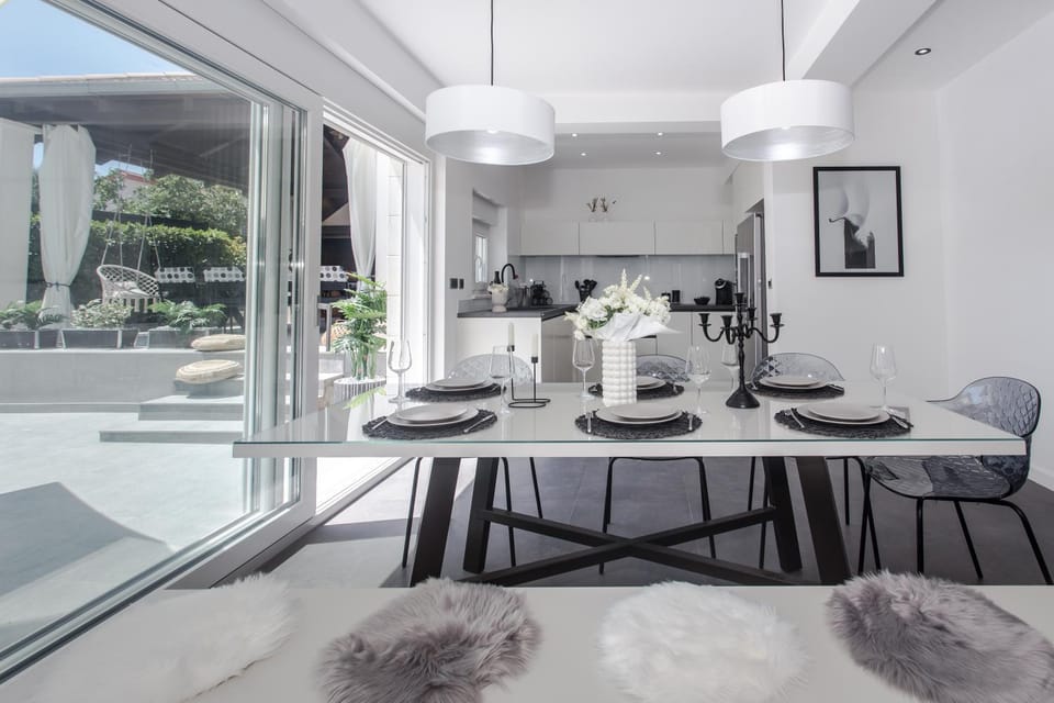 Villa Solis Kastela - Private Heated Pool Apartment in Šibenik-Knin County, Croatia