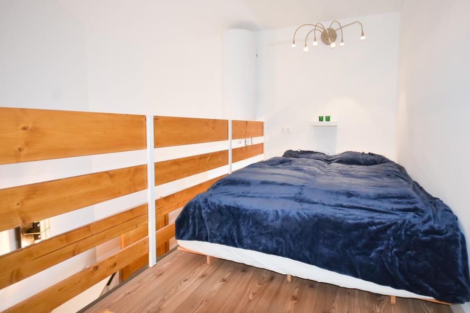 Bed, bunk bed