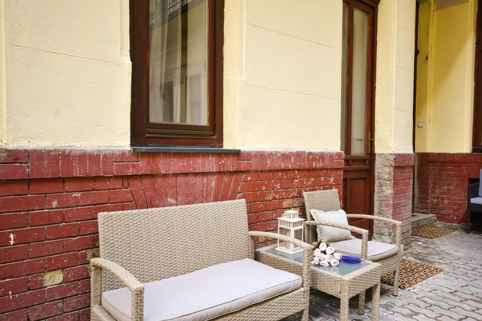 Patio, Day, Seating area