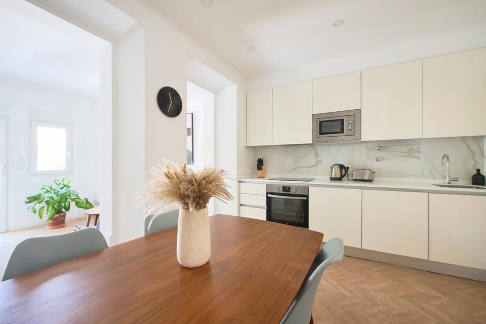 Kitchen or kitchenette, Dining area, dishwasher, minibar, oven, stove, toaster