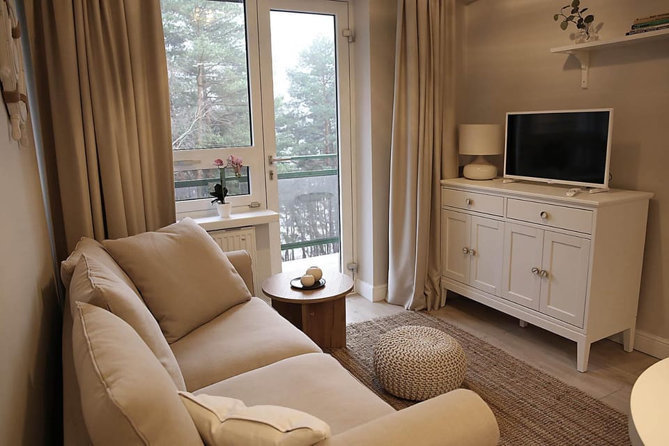 Communal lounge/ TV room, TV and multimedia, Seating area
