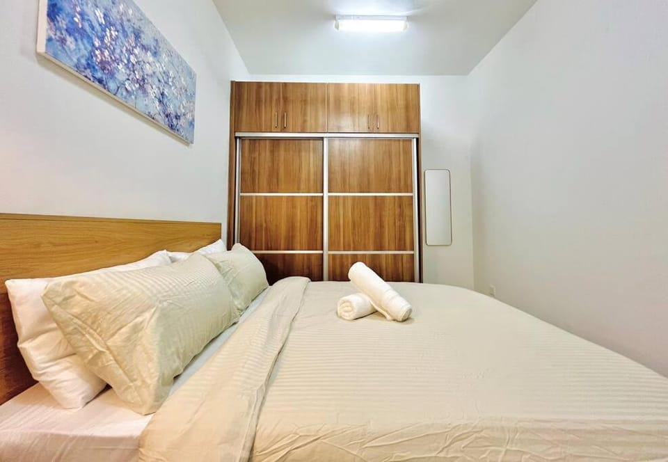 Bed, Photo of the whole room, Bedroom, towels, wardrobe
