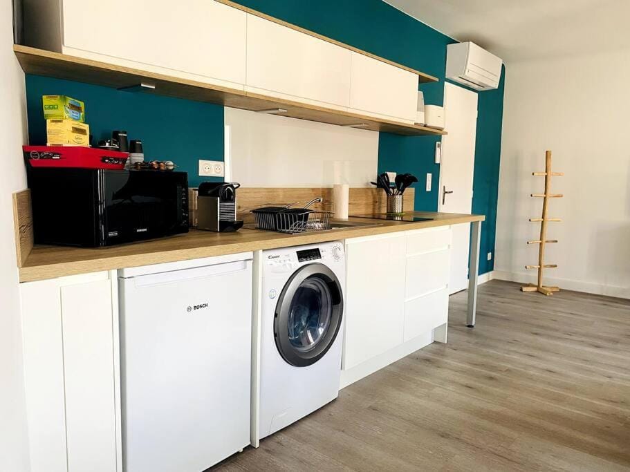 Coffee/tea facilities, Kitchen or kitchenette, washing machine
