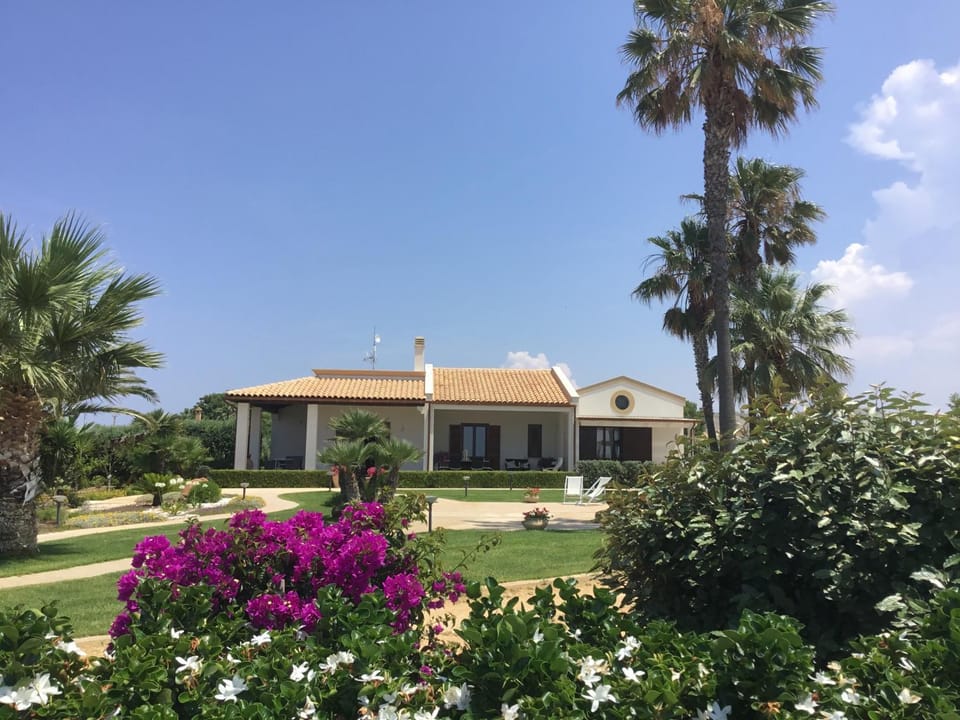 Property building, Garden, Solarium, Garden view