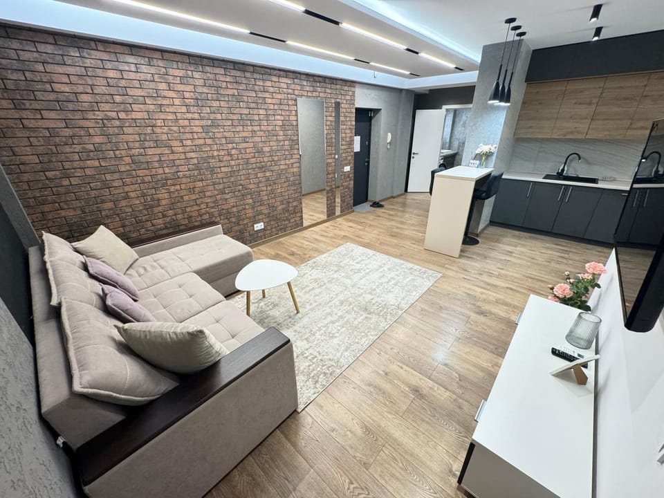 TV and multimedia, Kitchen or kitchenette, Living room, Seating area, Dining area