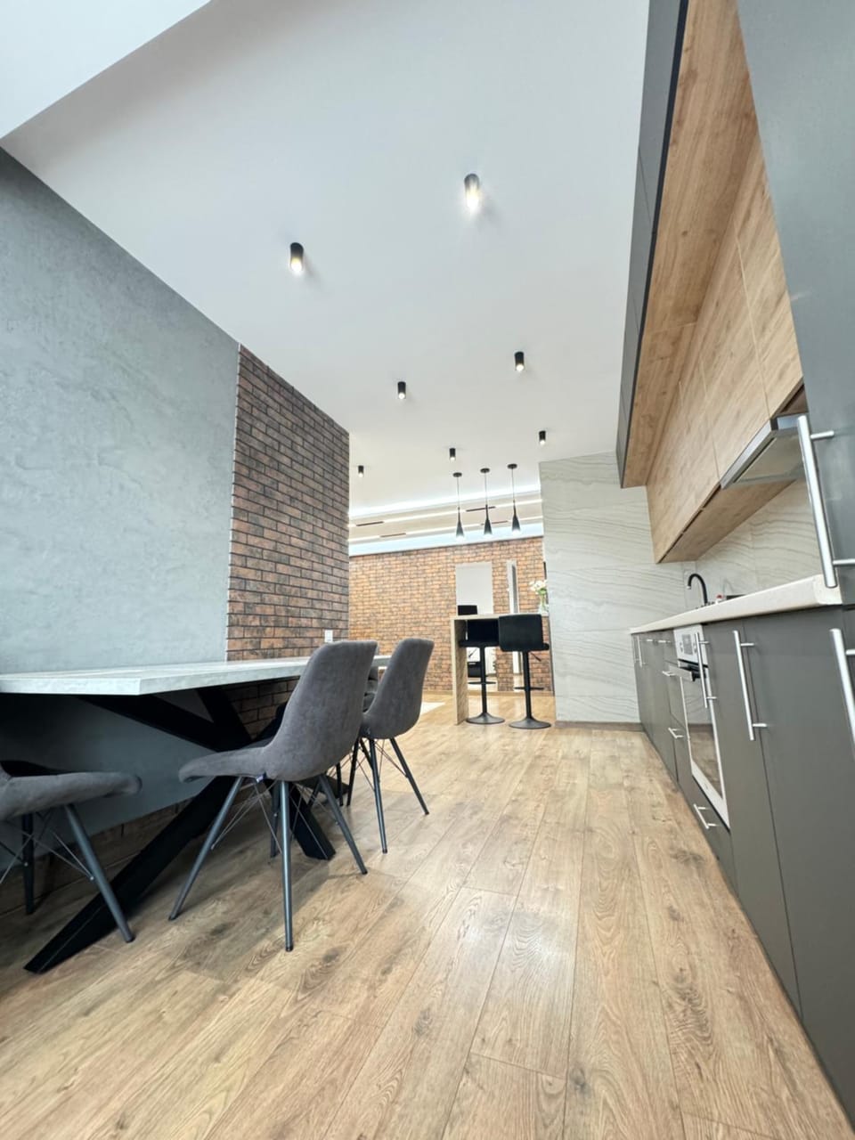 Kitchen or kitchenette, Dining area
