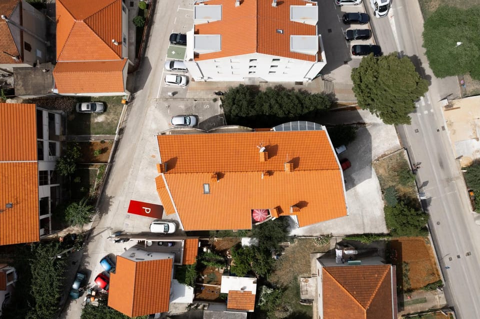 Property building, Day, Neighbourhood, Bird's eye view, Street view, Location, Parking