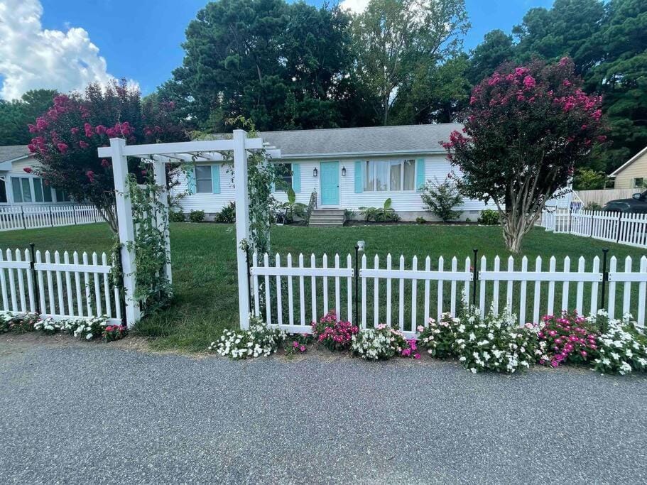 Crow's Nest - Private Guest Apt Near Bike Trail/3.7 mi to Beach Apartment in Sussex County
