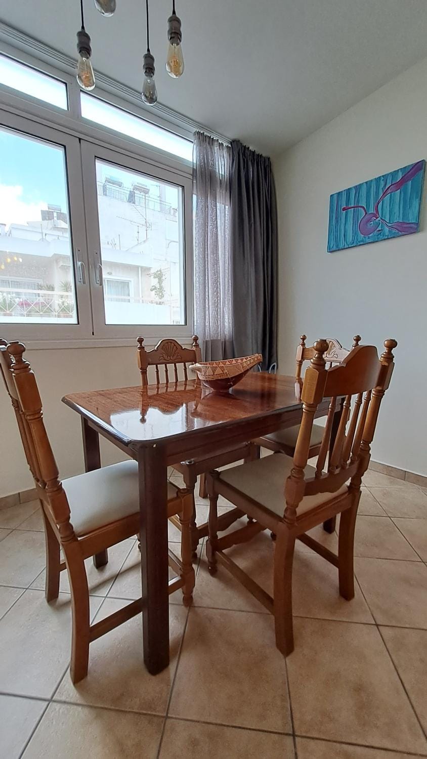 Seating area, Dining area, air conditioner