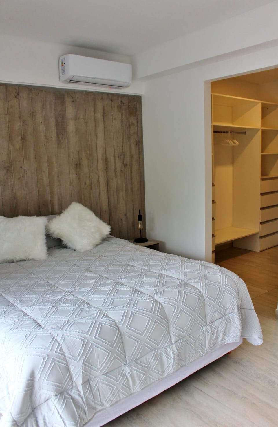 Bed, Photo of the whole room, Bedroom, air conditioner
