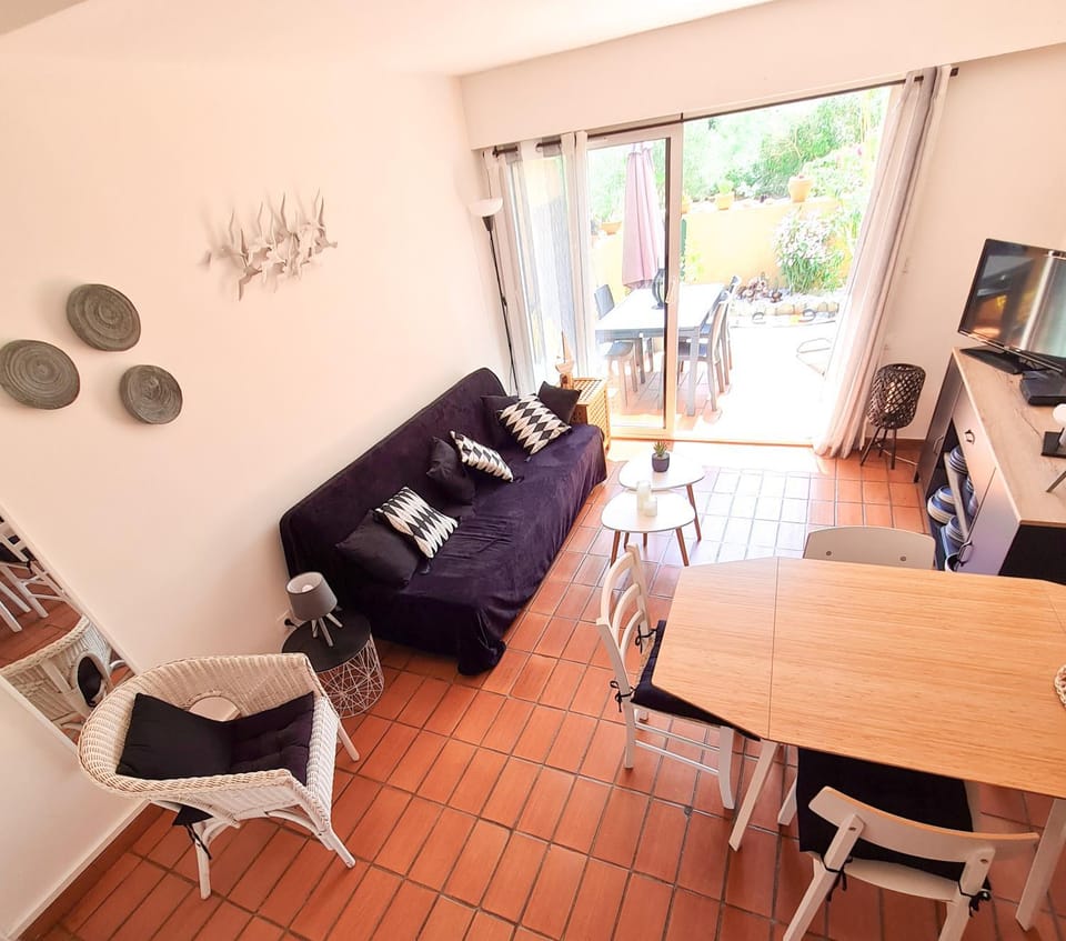 TV and multimedia, Seating area, Dining area, internet, air conditioner