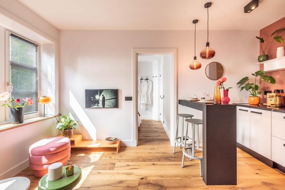 Kitchen or kitchenette, Seating area