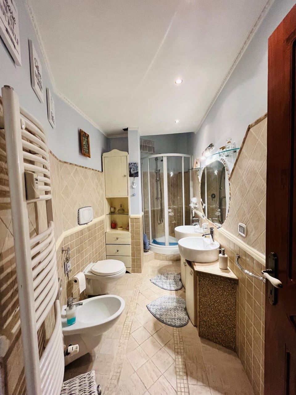 Shower, Toilet, Bathroom, bidet, towels