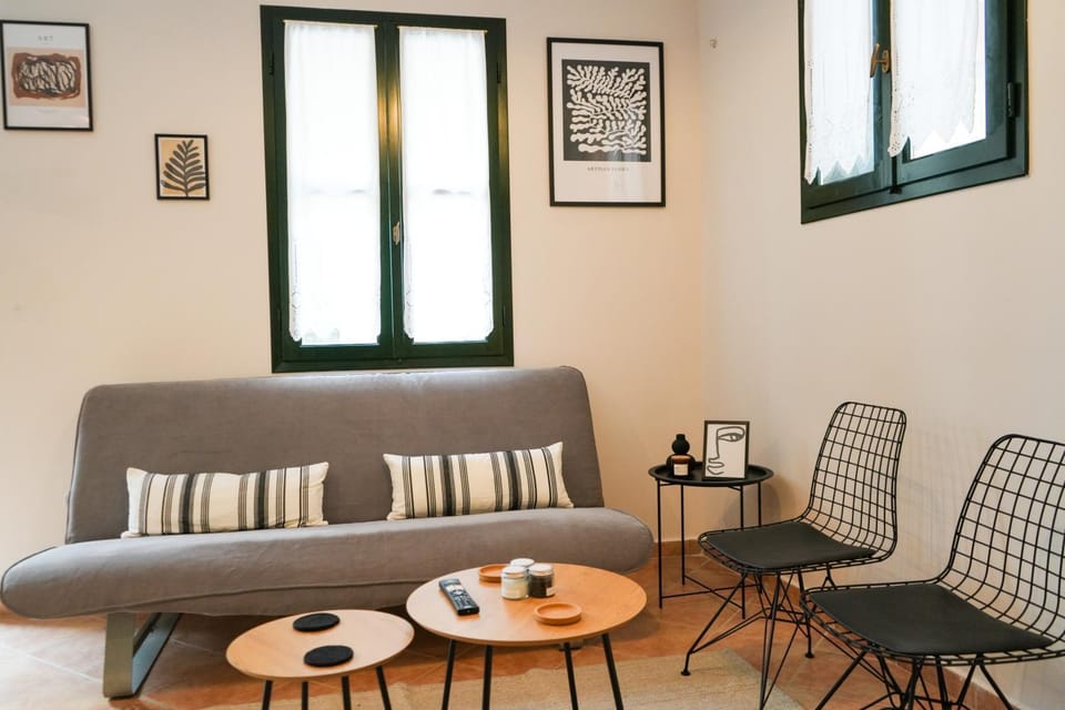 Living room, Seating area