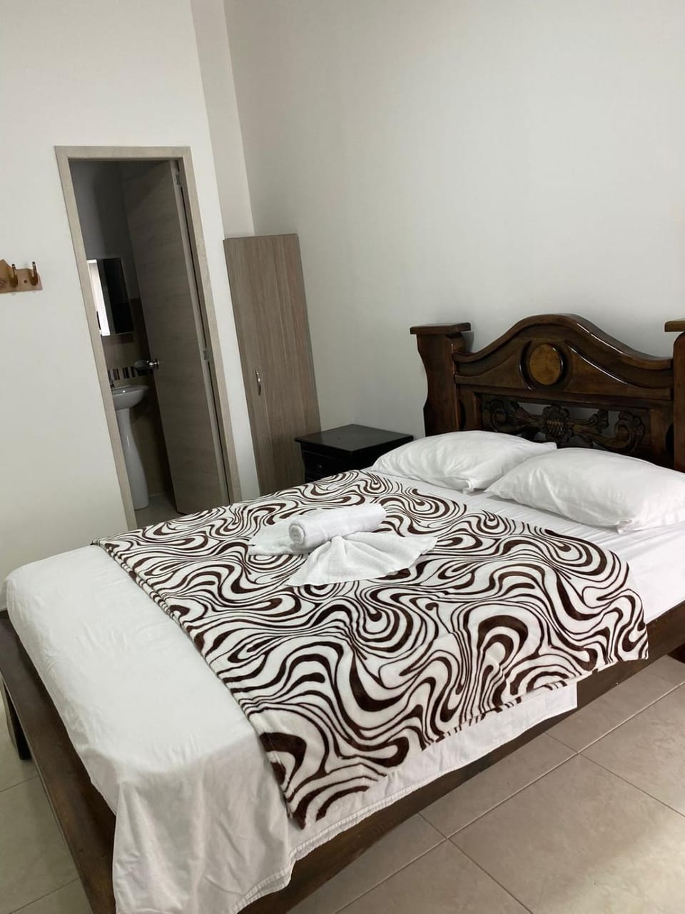 Bed, Photo of the whole room, Bedroom, towels