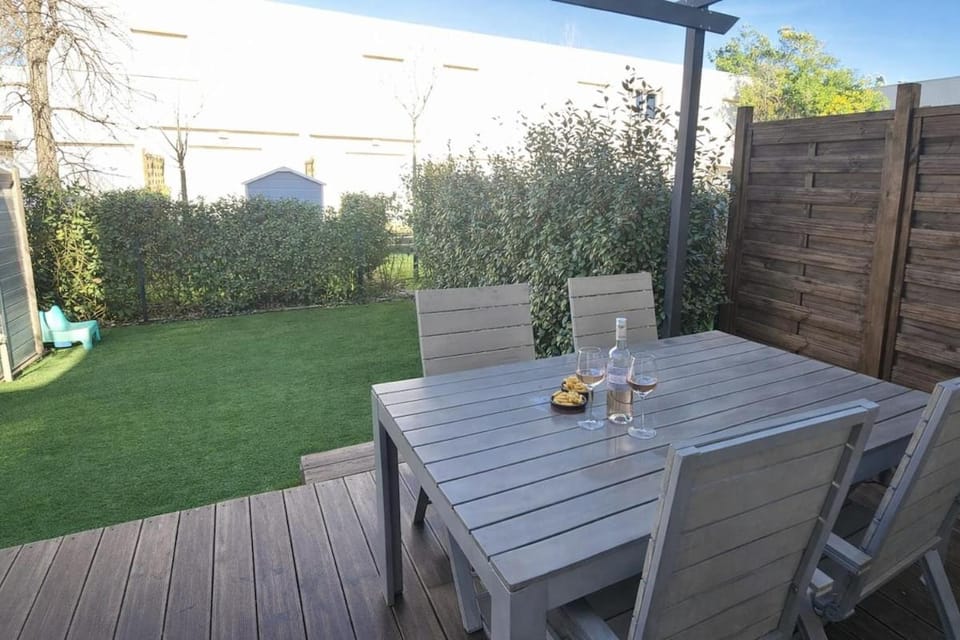 Villa lumineuse au soleil,plage 5',piscine,parking House in Occitanie