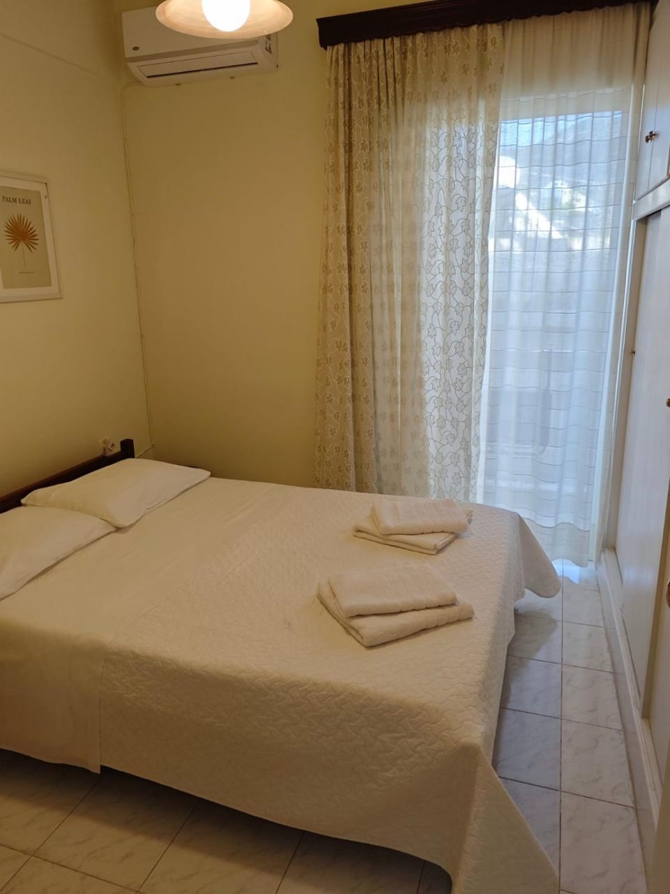 Property building, Photo of the whole room, Guests, air conditioner
