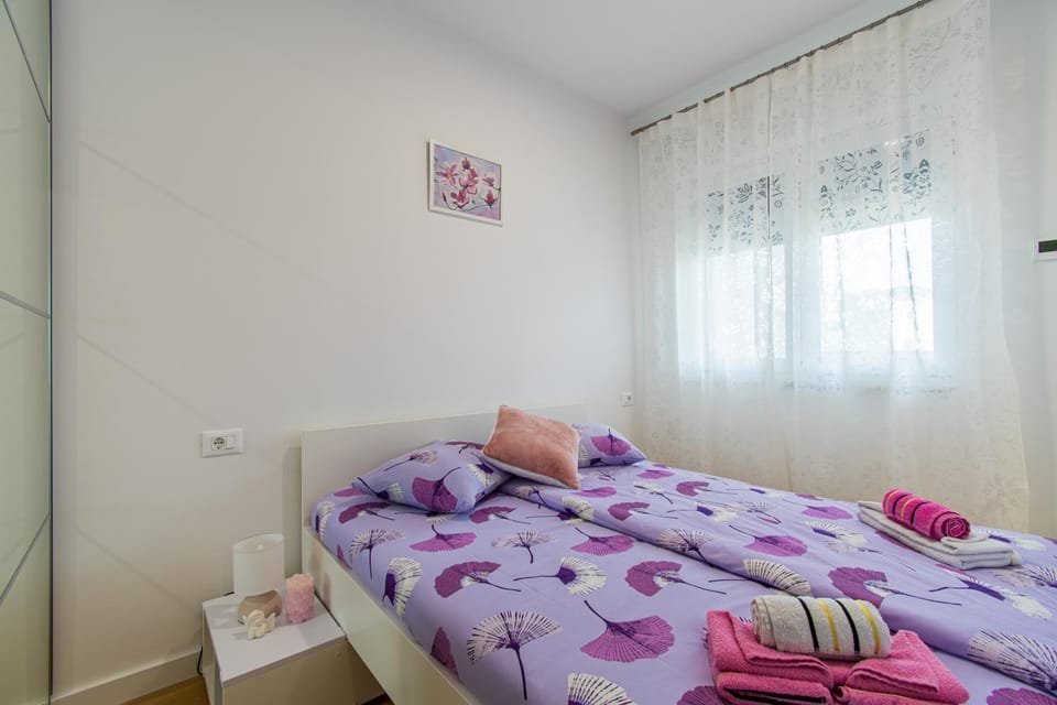 Bed, Bedroom, heating, internet