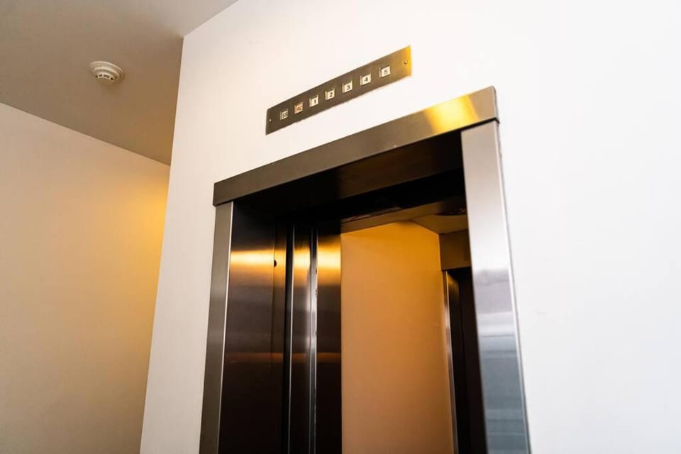 Prime spot condo 1100 sq2 private elevator! Apartment in Quebec City