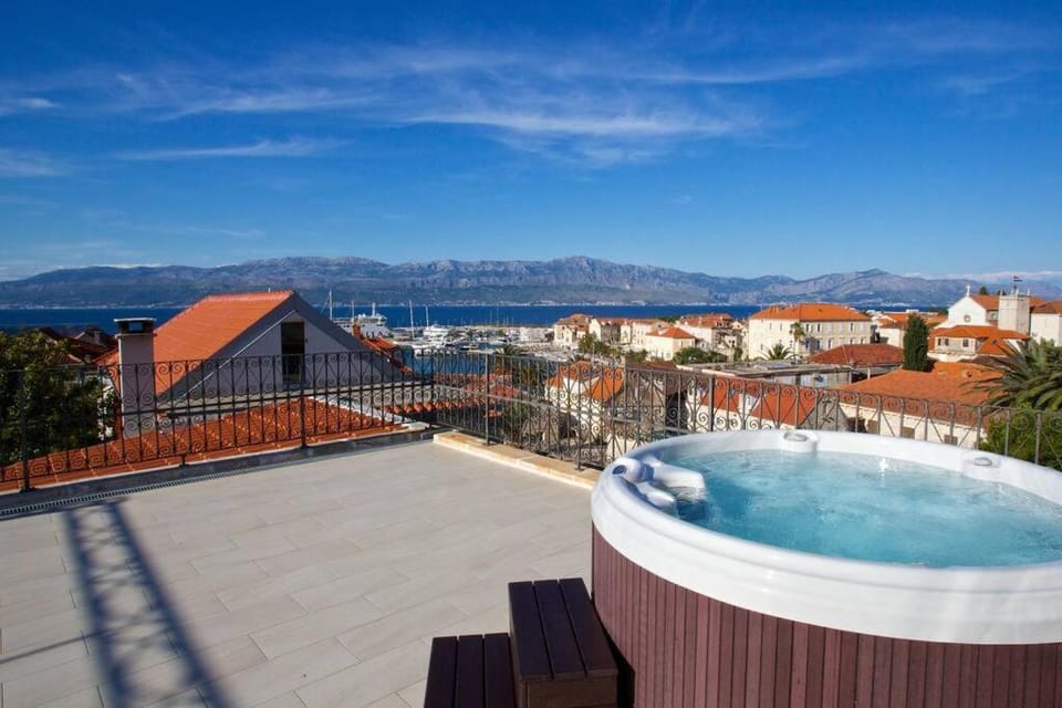 Hot Tub, Hot Tub, View (from property/room), City view, Sea view
