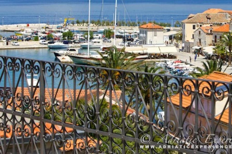 City view, Sea view