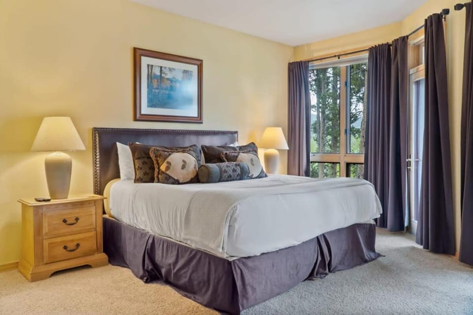 4BDR Ski in Ski Out by Snowflake Lift House in Breckenridge