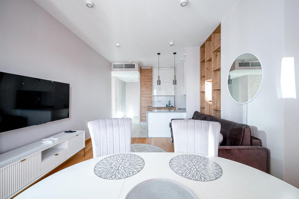 Bed, TV and multimedia, Living room, Dining area, air conditioner