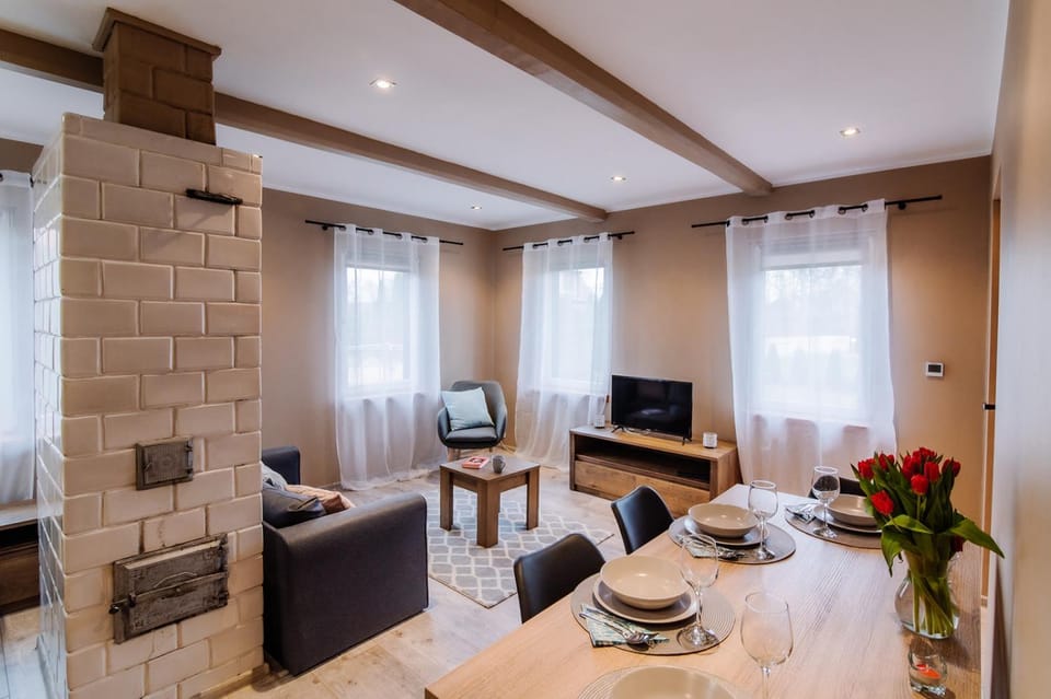 TV and multimedia, Living room, Seating area, Dining area