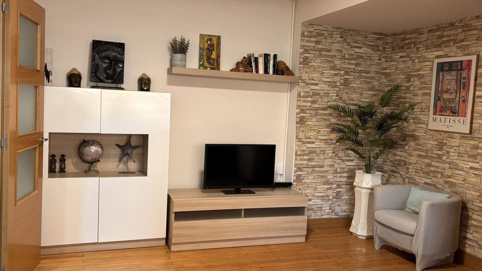Communal lounge/ TV room, TV and multimedia, Living room