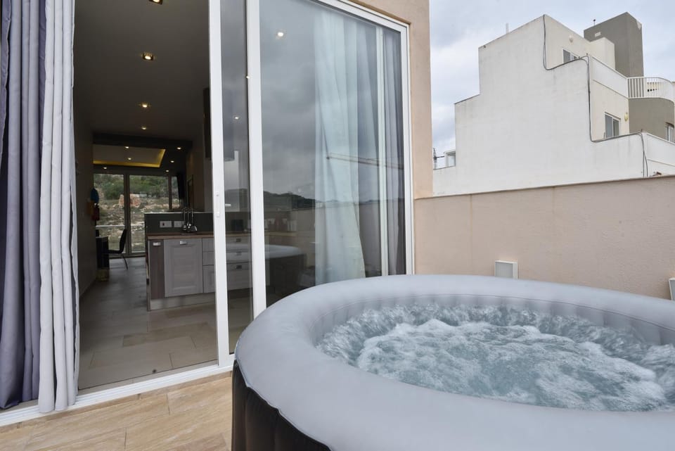 Hot Tub, Hot Tub, Balcony/Terrace, Balcony/Terrace