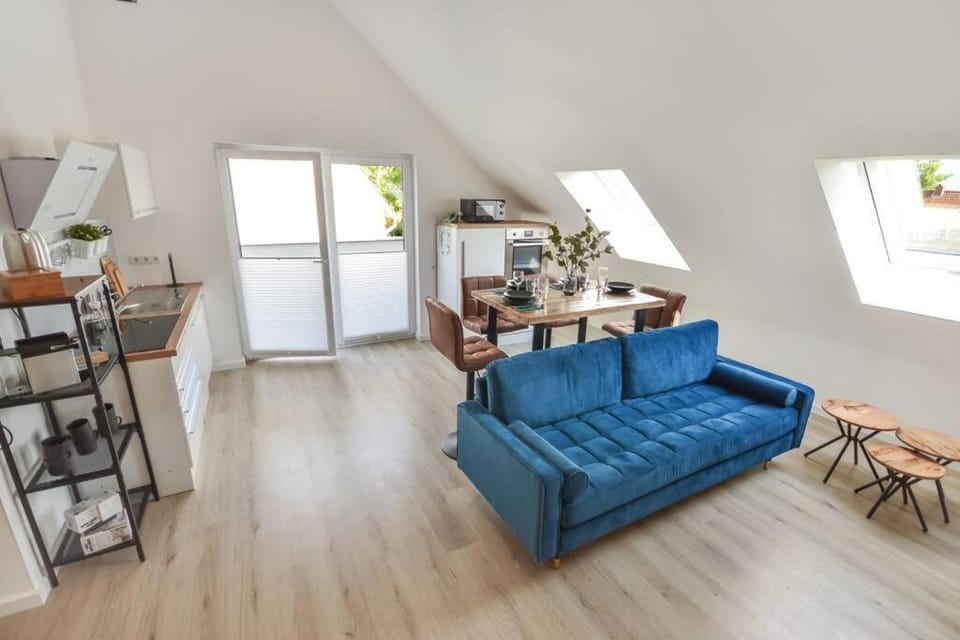 Kitchen or kitchenette, Living room, Seating area, Dining area