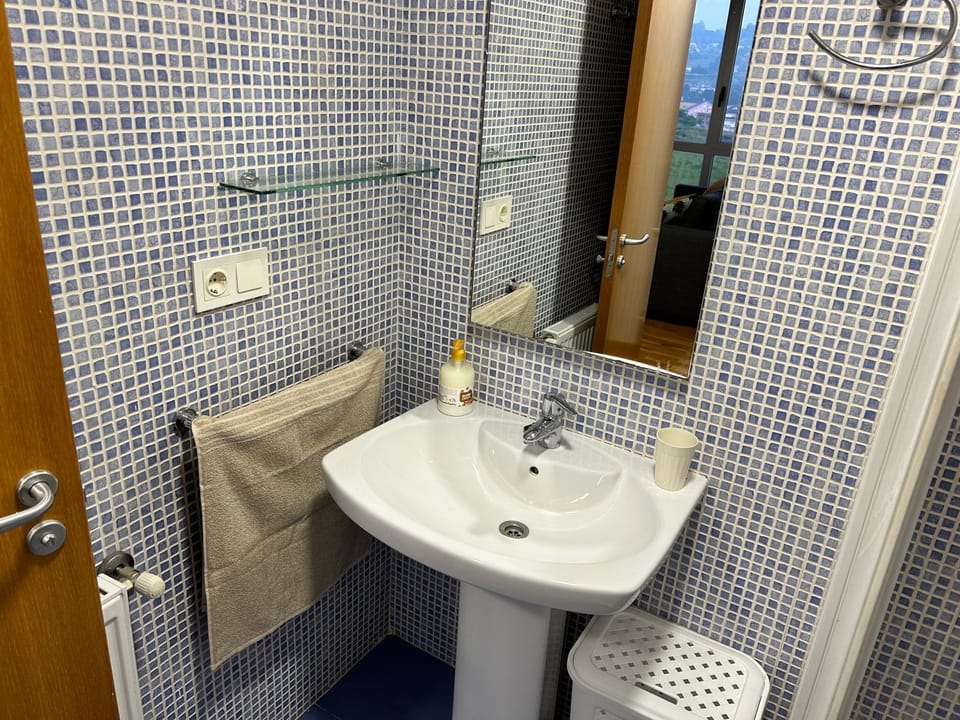 Shower, Bathroom, towels