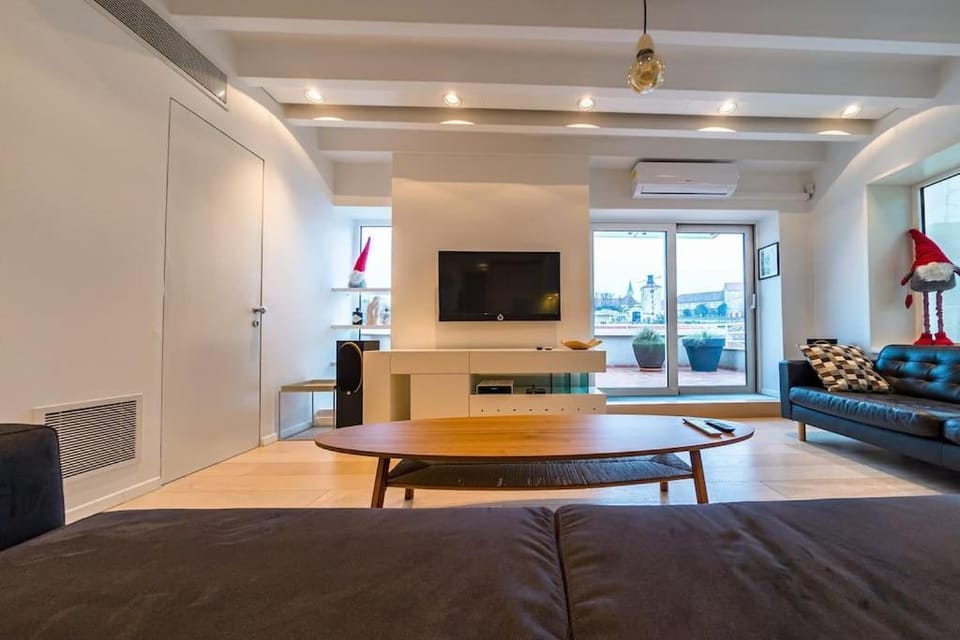 Communal lounge/ TV room, TV and multimedia, Living room, Seating area