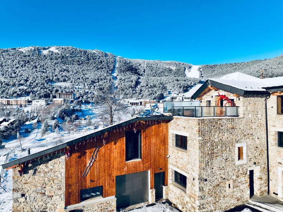 Property building, Day, Winter