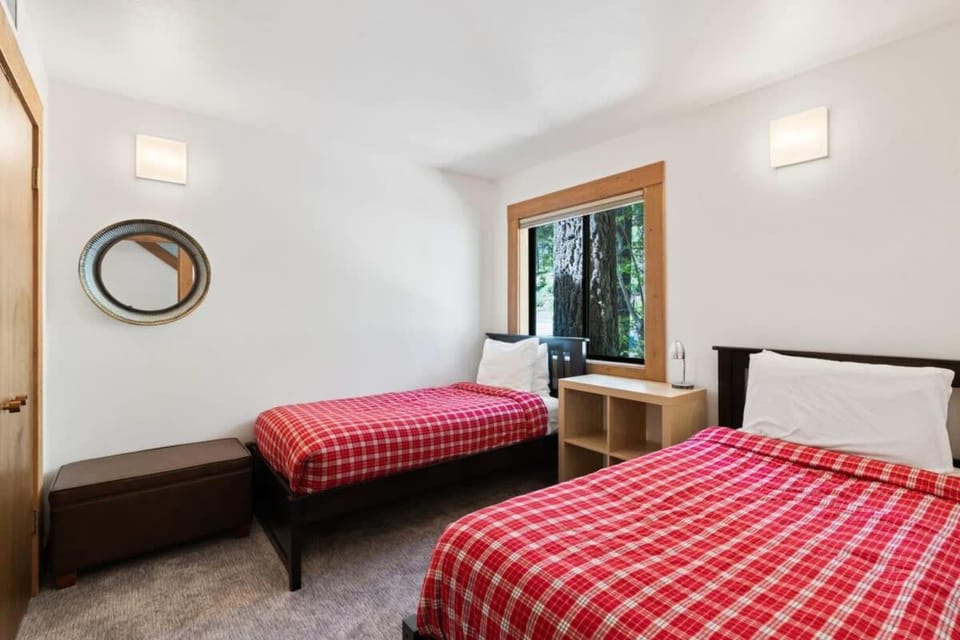 Bright 2BDR Next to NorthStar - 5min Walk! House in Northstar Drive