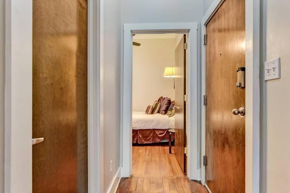 Loft steps from City Hall and River Streets Apartment in Savannah