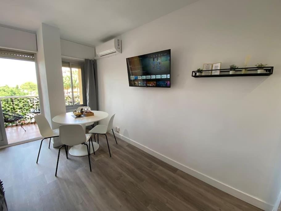 TV and multimedia, Living room, Dining area